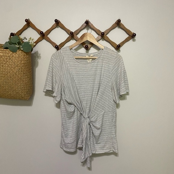 Blu Pepper Relaxed Gray and White Tie-Front Tee - Picture 1 of 4
